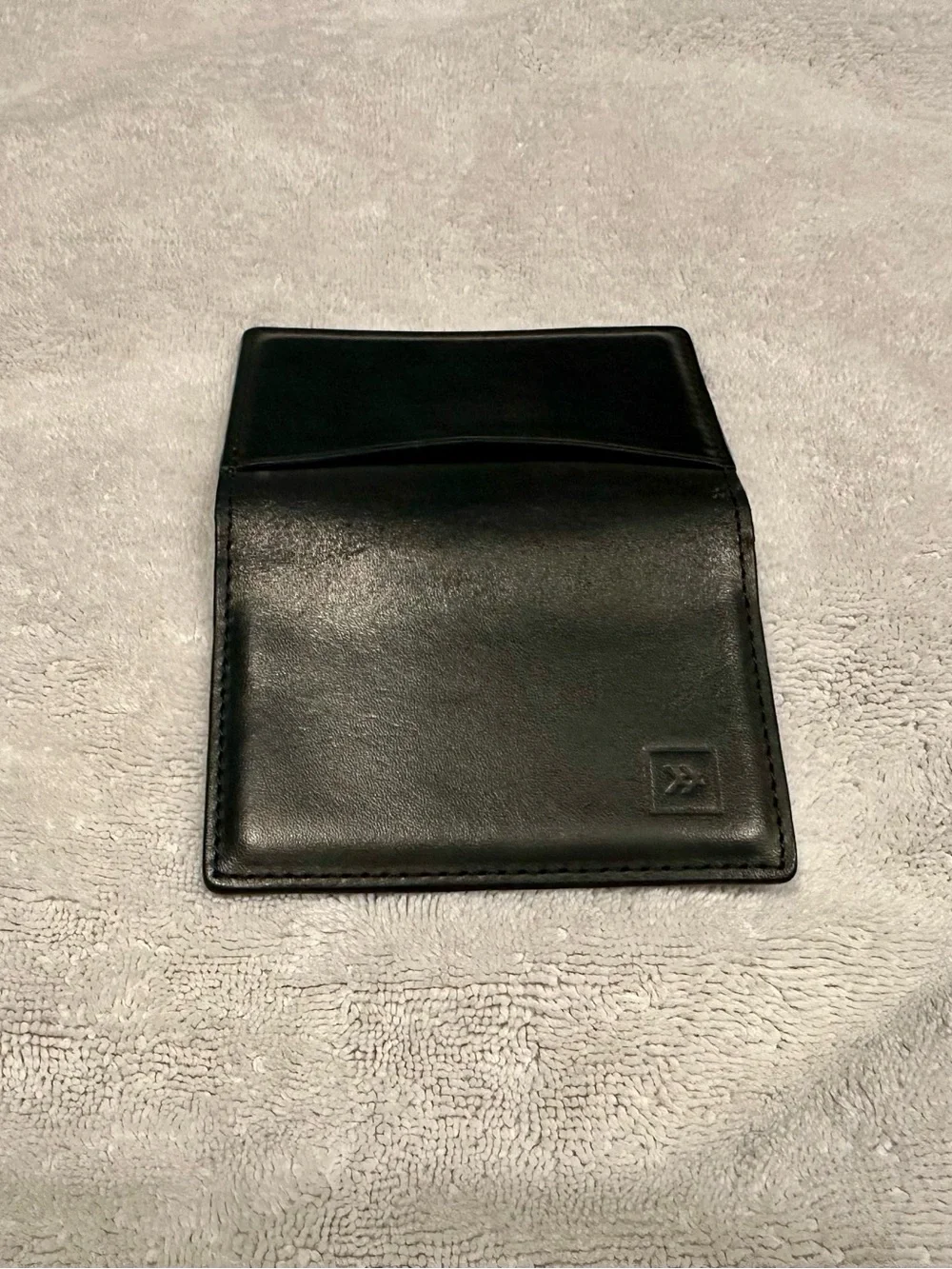 Thread Wallets compact black